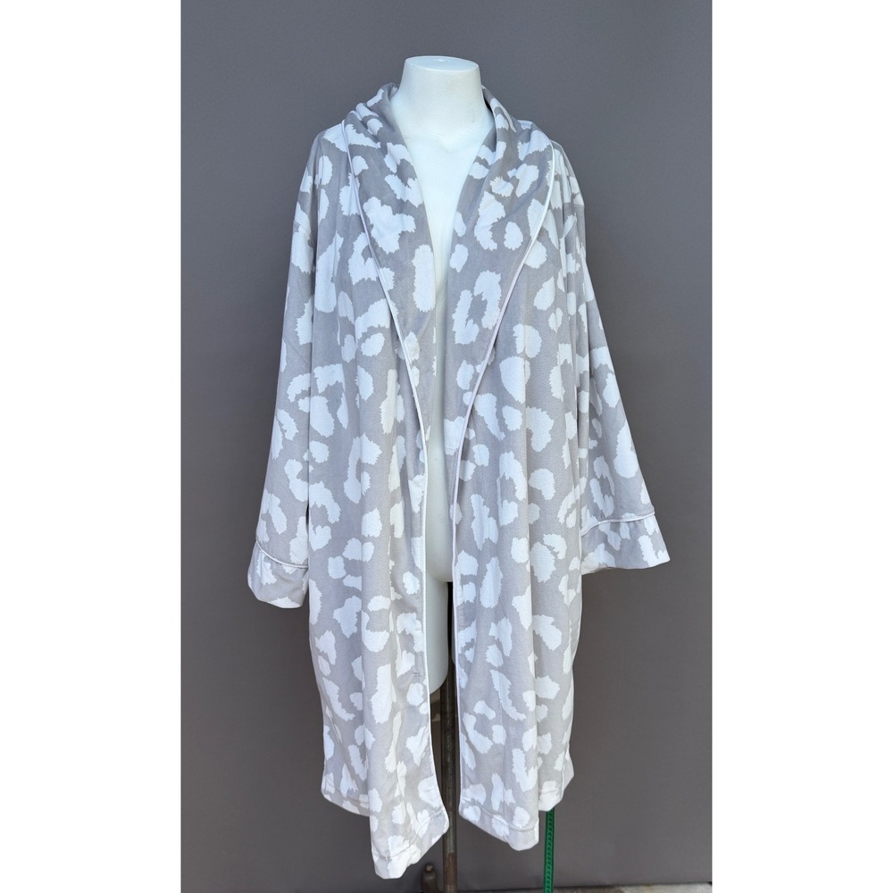 World Market Robe OS Gray White Leopard Plush Fleece Pockets Soft Loungewear